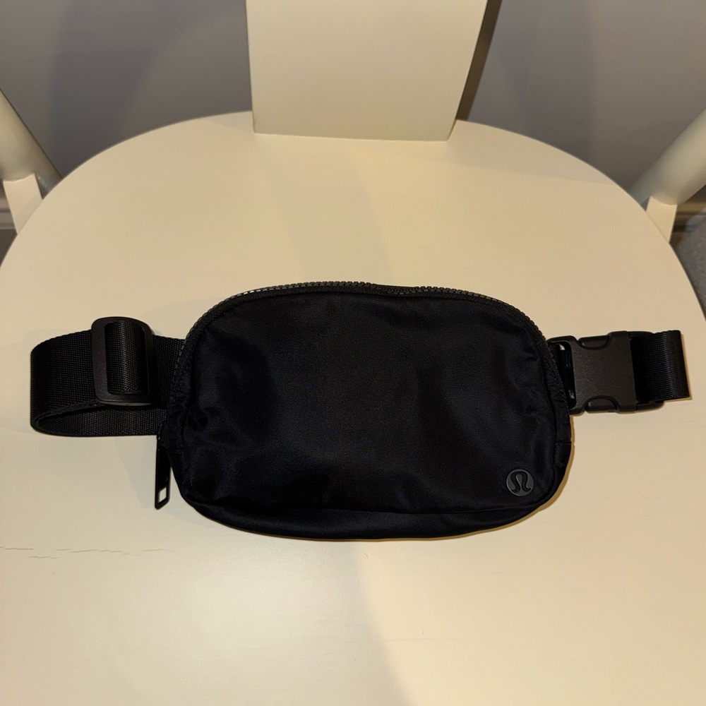 Lululemon Everywhere Belt Bag 1L